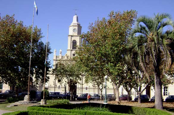 Plaza e iglesia