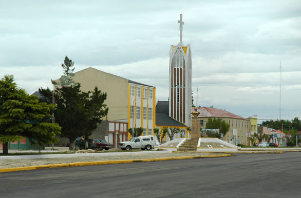 Av. San Martín, vista de la iglesia