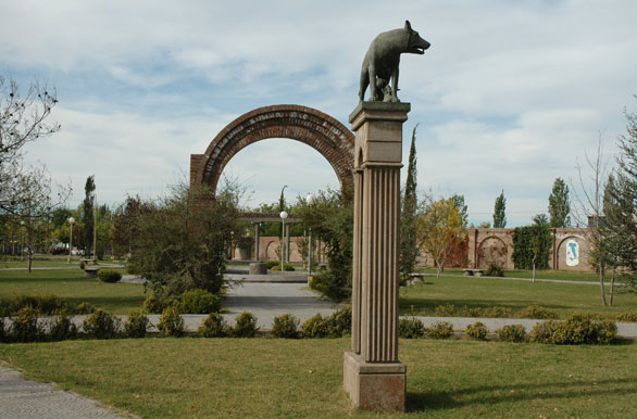 Plaza Italia - monumento Loba Romana