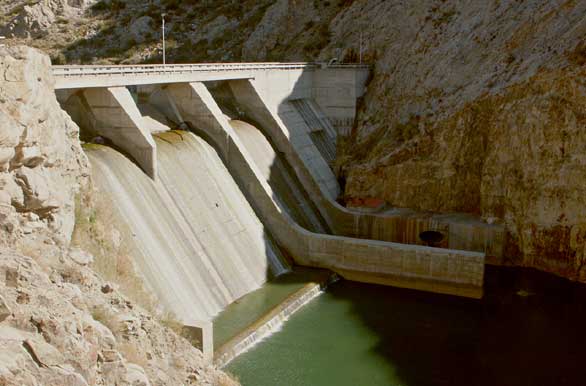 Una de las tantas represas en el río Atuel