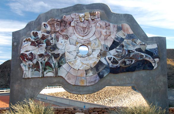 Mural cerámico Génesis de paz, en Los Reyunos