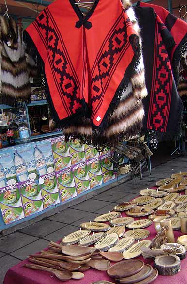Ropa y artesanías santiagueñas