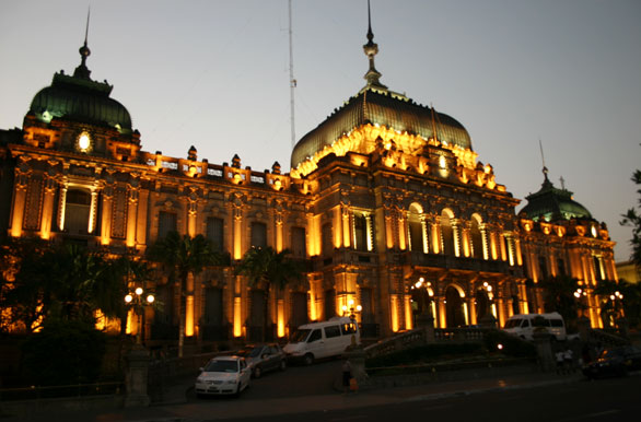 Casa de gobierno de noche