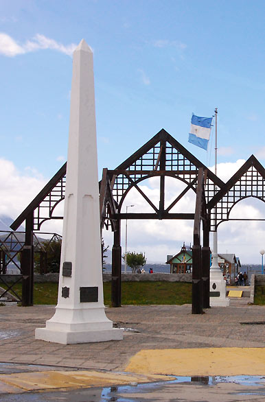 Obelisco en la Plaza 12 de Octubre