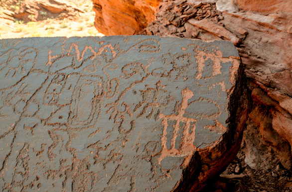 Petroglifos pertenecientes a la cultura Cienaga y Aguada, Banda Florida